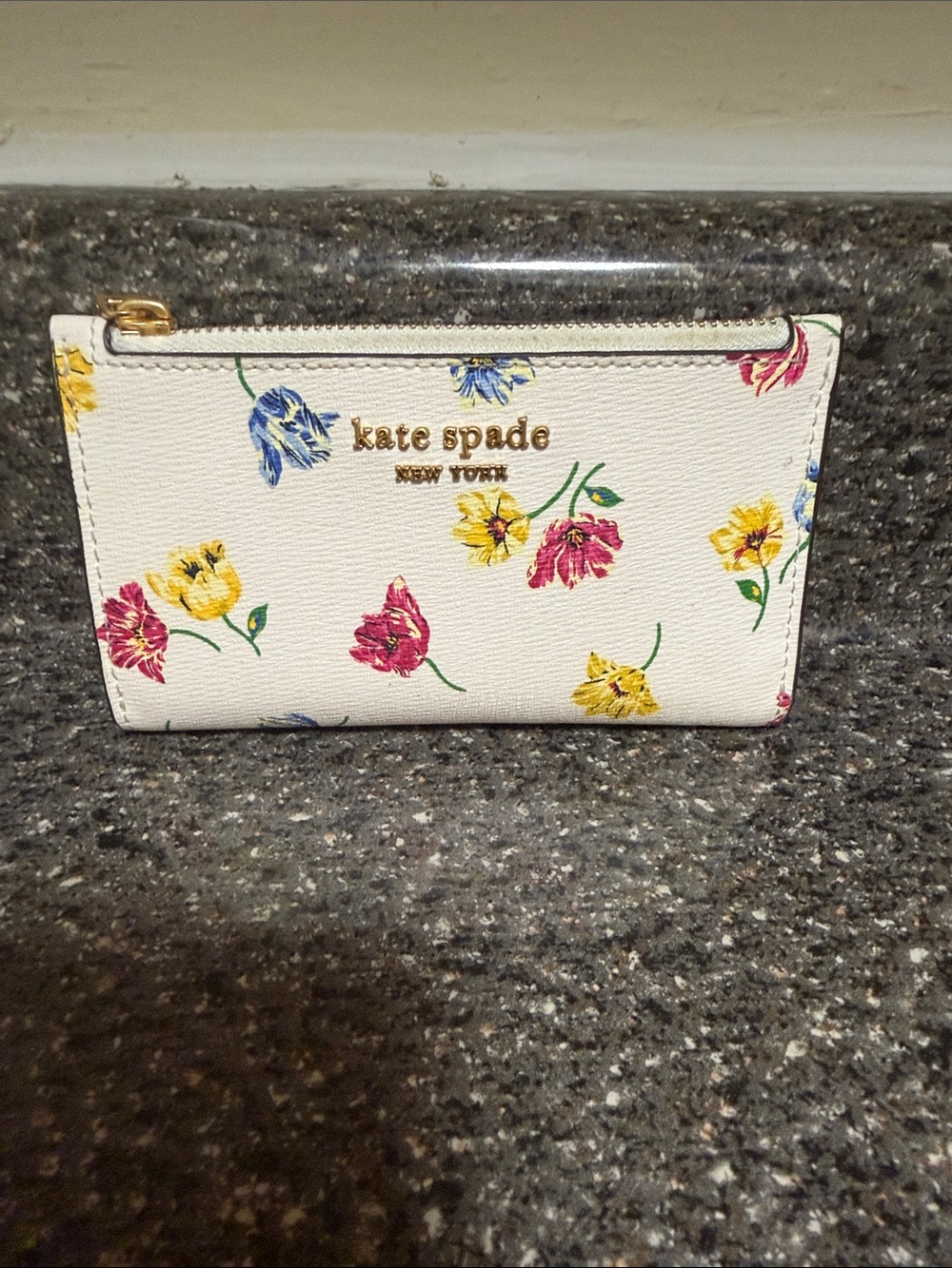 kate spade White Floral Zip Card Holder with Multicolor Blooms in great cond